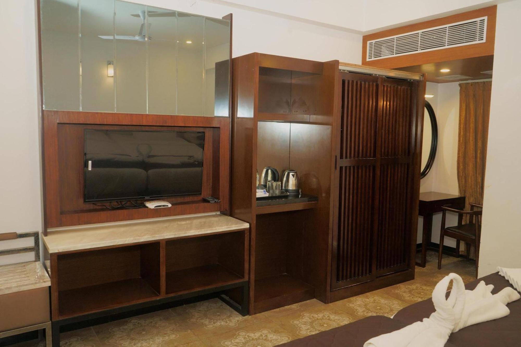 Geo Hotel Pondicherry Esterno foto
